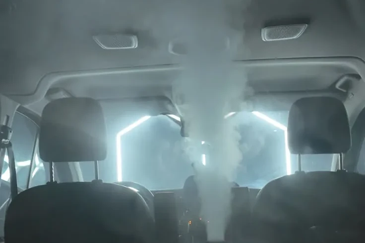 Vernebelung im Fahrzeuginnenraum während der Behandlung
